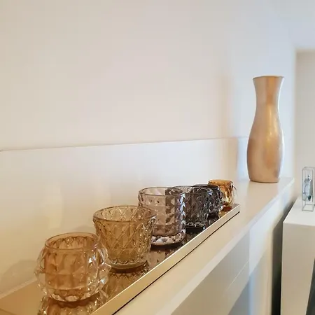 Canal View Apartment *