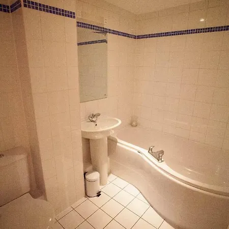 Canal View Apartment *
