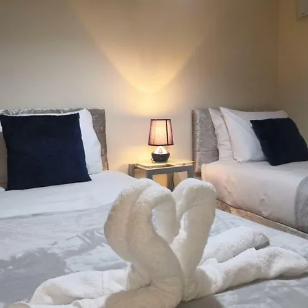 Canal View Apartment *